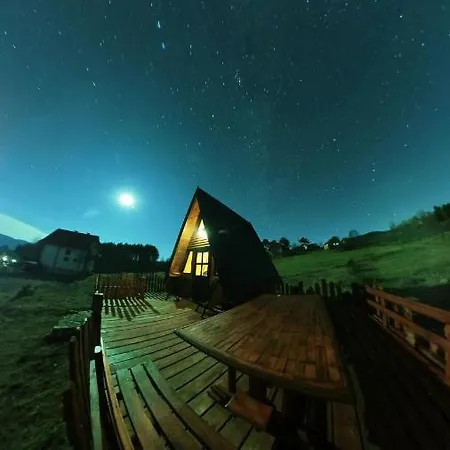 A Pine Vikendica U Srcu Zapadne Srbije Brvnara *