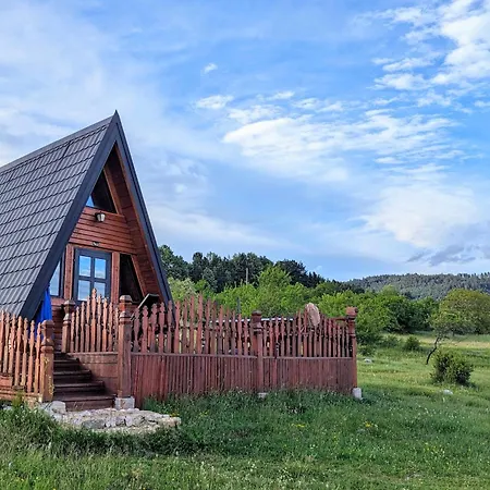 A Pine Vikendica U Srcu Zapadne Srbije Nova Varos