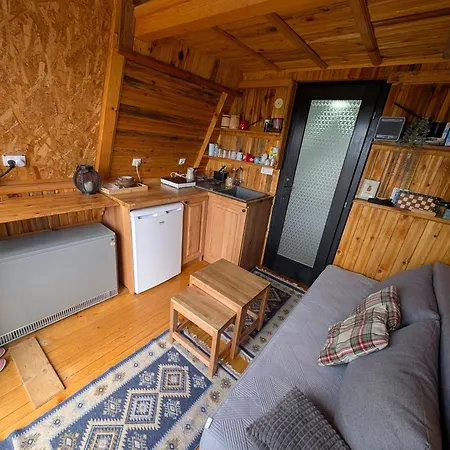 A Pine Vikendica U Srcu Zapadne Srbije Brvnara *