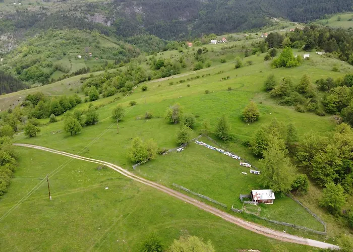 샬레 A Pine Vikendica U Srcu Zapadne Srbije