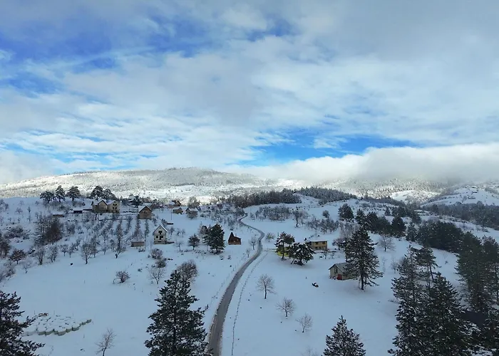 A Pine Vikendica U Srcu Zapadne Srbije